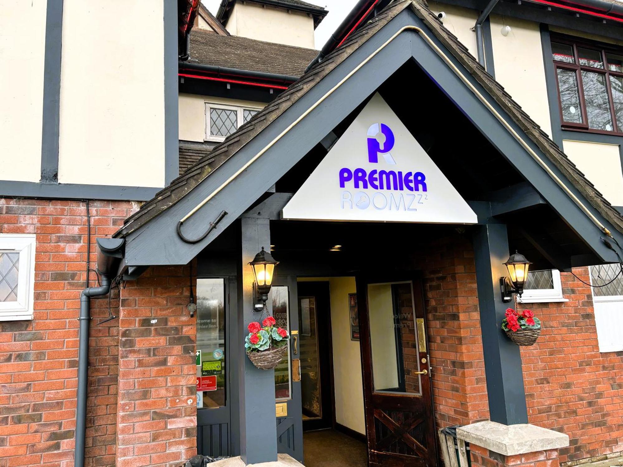 Premier Roomz Two Mills Ledsham  Extérieur photo