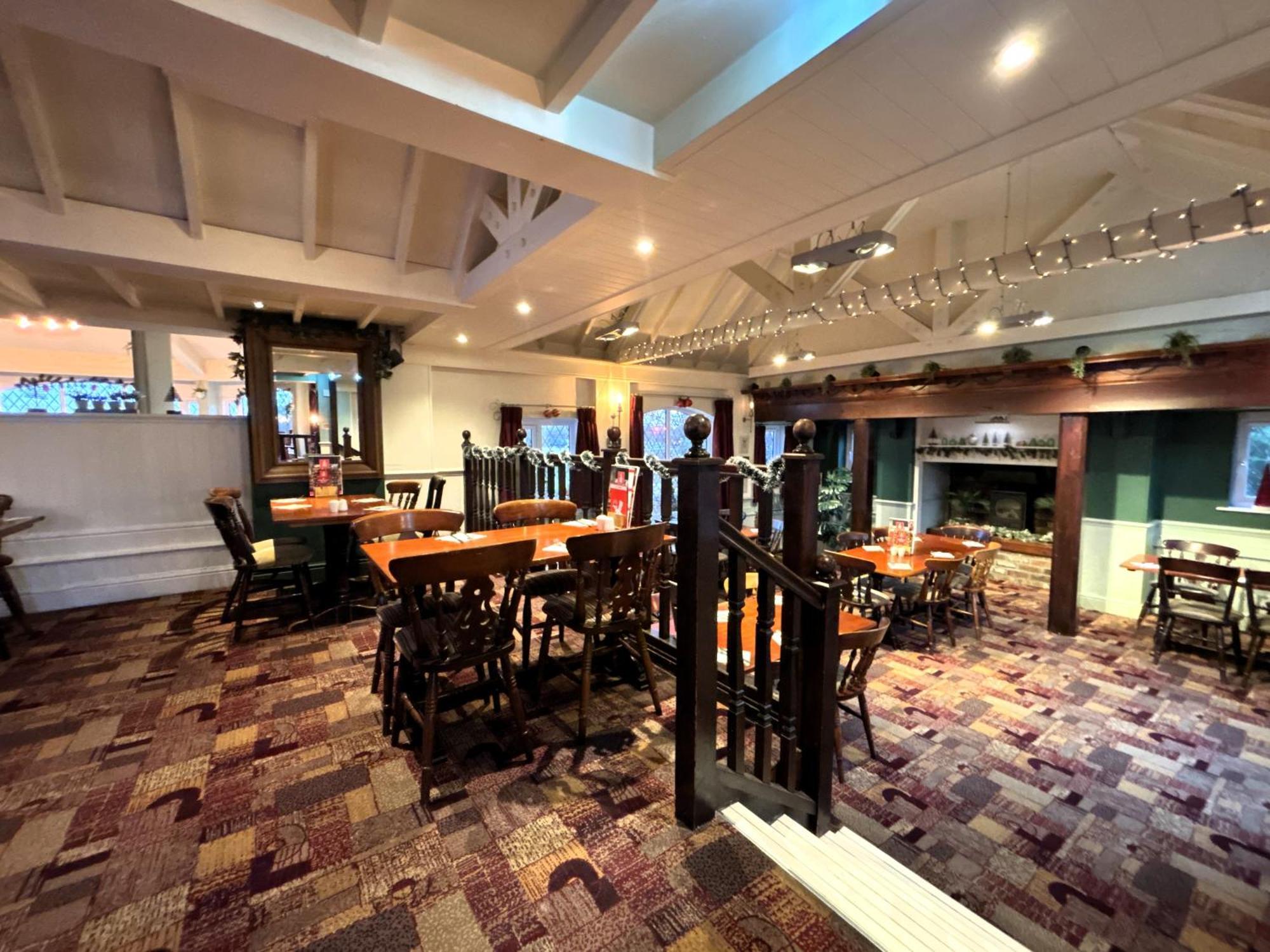 Premier Roomz Two Mills Ledsham  Extérieur photo